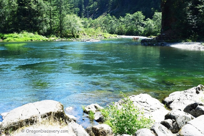 Image of the Clackamas River from the shoreline